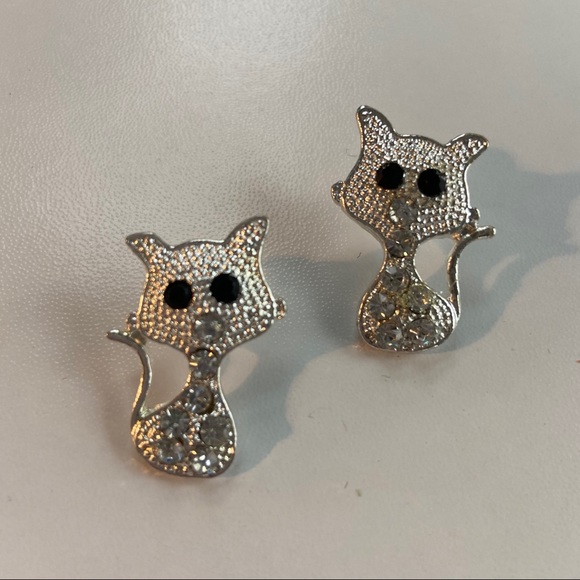 Jewelry - Silvertone Cat Earrings Clear Stones